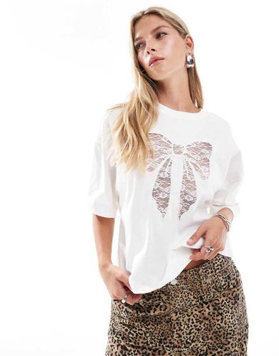 T-shirt oversize avec motif naud en dentelle - Bershka - Modalova