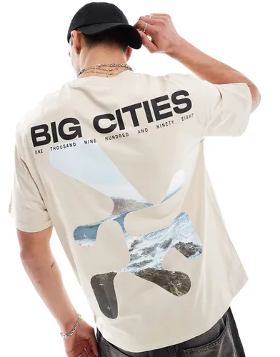 T-shirt avec imprimé Big Cities au dos - Beige - Bershka - Modalova