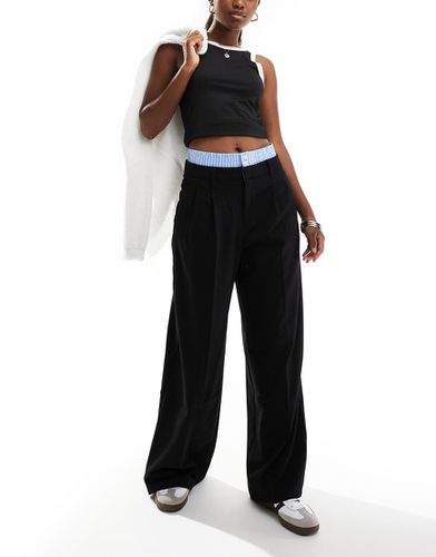 Pantalon de tailleur ample avec taille rayée - Noir/bleu - Bershka - Modalova