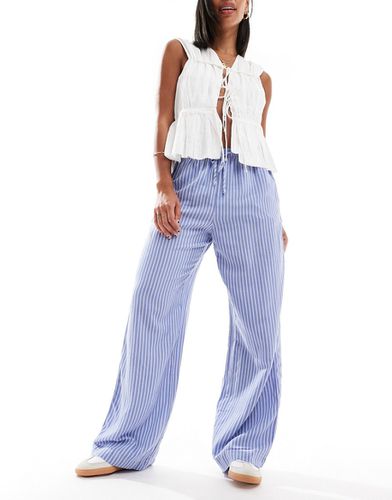 Pantalon large en coton à rayures fines et liens à la taille - Bleu clair et blanc - Bershka - Modalova