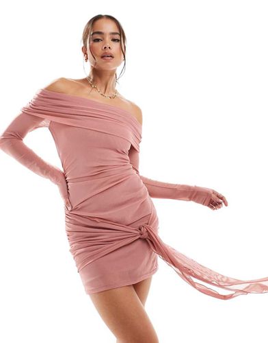 Robe courte à encolure bardot et détails froncés - Rose pastel - Bershka - Modalova