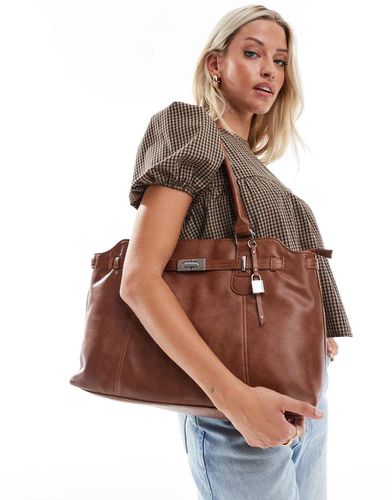 Sac de travail imitation cuir avec détail chaîne - Tabac - Bershka - Modalova