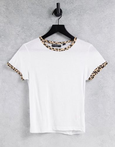 Claudine - T-shirt avec bordures contrastantes à imprimé léopard - Brave Soul - Modalova