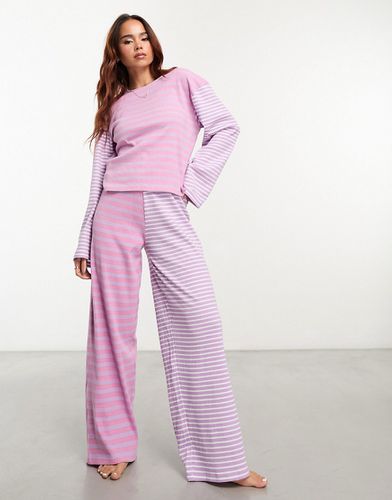Pyjama pantalon et top à manches longues côtelés à rayures variées avec pochette cadeau - Daisy Street - Modalova