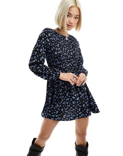 Robe babydoll courte à manches longues - Noir à fleurs bleues - Daisy Street - Modalova