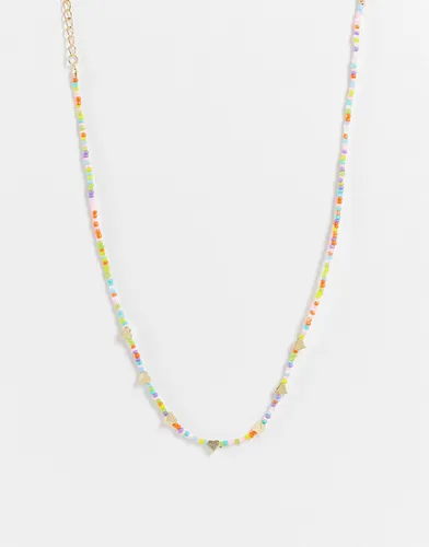 DesignB - Collier de petites perles avec breloques caur - Designb London - Modalova