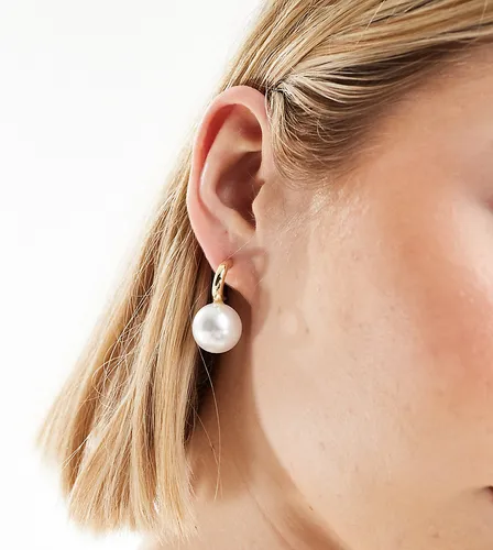 Boucles d'oreilles à petite perle - Designb London - Modalova