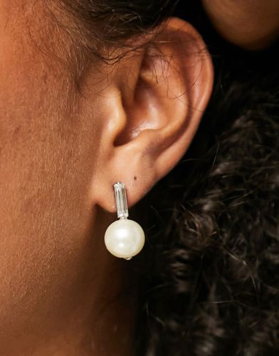 Boucles d'oreilles en cristal forme baguette et pendant en perle - Faded Future - Modalova