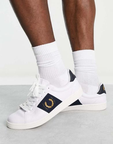 B721 - Baskets en cuir avec empiècement latéral - Fred Perry - Modalova