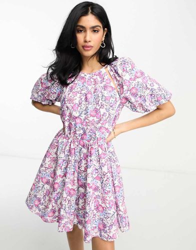 Robe courte en coton à imprimé fleuri et manches bouffantes - French Connection - Modalova