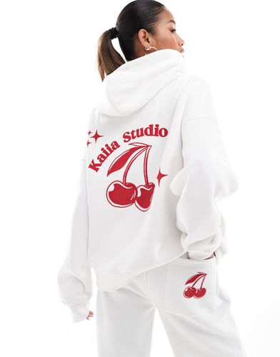 Sweat à capuche d'ensemble oversize avec motif cerises au dos - Crème - Kaiia - Modalova