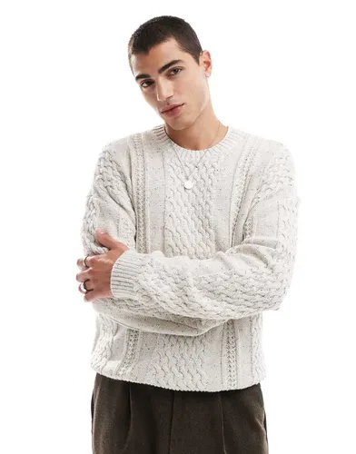 Pull en maille torsadée coupe carrée - Crème - Hollister - Modalova