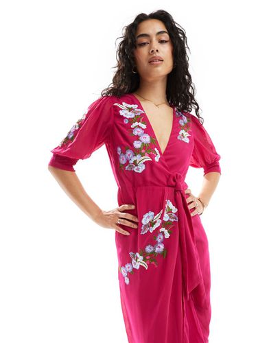 Robe portefeuille longue à broderies multicolores - cerise - Hope & Ivy - Modalova