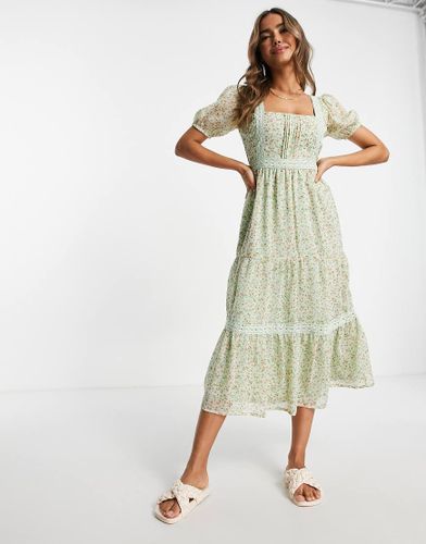 Robe mi-longue à volants nouée dans le dos avec finitions en dentelle - Sauge à imprimé fleuri - Influence - Modalova