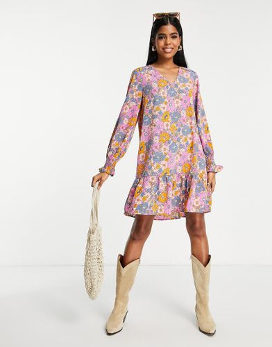 Robe courte à fleurs rétro avec col en V et ourlet à volants - Jdy - Modalova