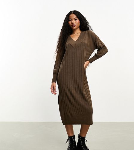 Robe longue en maille à col en V - Marron - Only Petite - Modalova