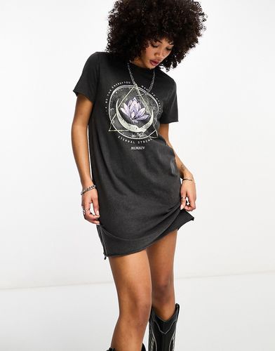 Robe t-shirt courte à imprimé graphique - Noir délavé - Only - Modalova