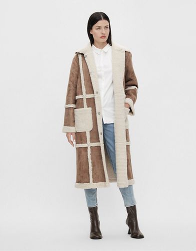 Manteau long avec coutures en imitation peau de mouton - Beige - Object - Modalova