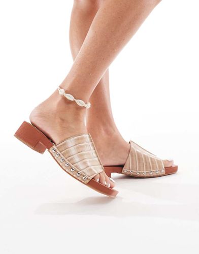 Sandales  talon avec bride  clous en imitation daim - Crme - London Rebel - Modalova