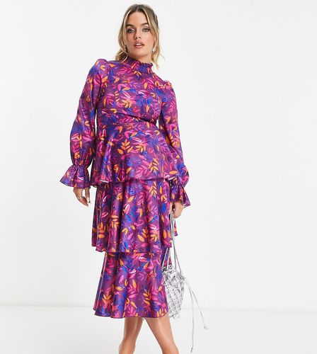 Robe mi-longue à col montant et volants - Imprimé fleuri foncé - Little Mistress Maternity - Modalova