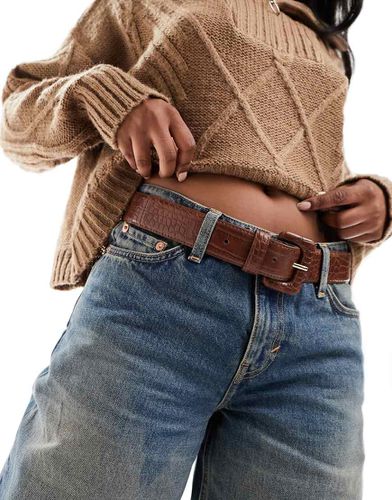 Ceinture effet croco avec boucle carrée - Marron - Mango - Modalova