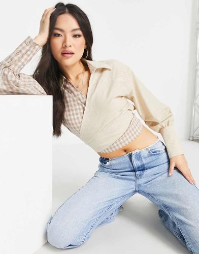 Chemise courte nouée sur le devant à carreaux - Crème - Missguided - Modalova