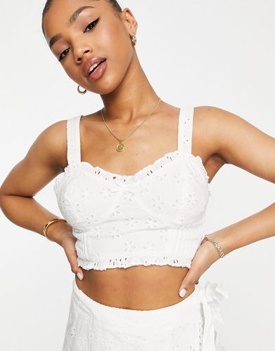 Brassière en broderie anglaise à volants - Ivoire - Miss Selfridge - Modalova