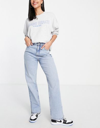 Jean dad décontracté à taille haute et fente latérale - délavé moyen - Miss Selfridge - Modalova