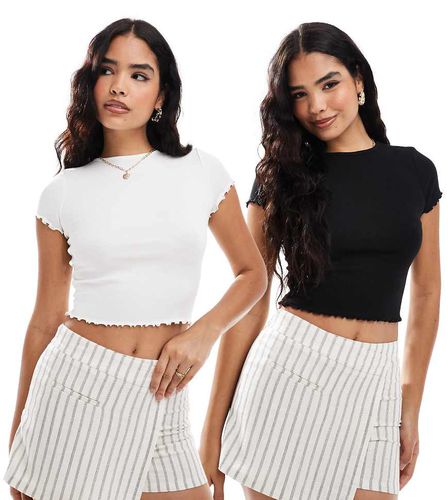 Lot de 2 t-shirts côtelés à bords ondulés et manches courtes - Noir et blanc - Miss Selfridge - Modalova