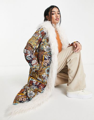 Mongolian - Doudoune longue avec fausse fourrure et imprimé patchwork - Miss Selfridge - Modalova