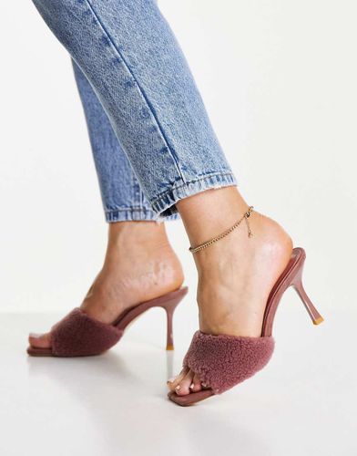 Mules en imitation peau de mouton - Miss Selfridge - Modalova