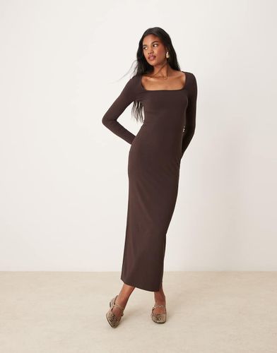 Robe longue à manches longues et encolure dégagée - Chocolat - Miss Selfridge - Modalova