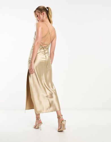 Robe longue en satin nouée au dos - métallisé - Miss Selfridge - Modalova