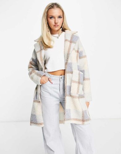 Manteau duveteux oversize à carreaux - Crème - Noisy May - Modalova