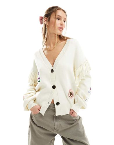 Gilet en maille avec manches brodées à franges - Crème - Never Fully Dressed - Modalova