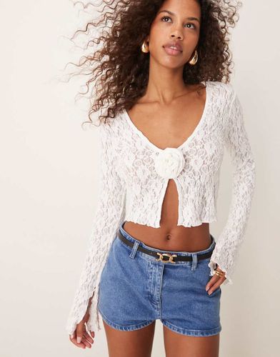 Crop top à manches longues en dentelle avec grosse fleur - cassé - New Look - Modalova