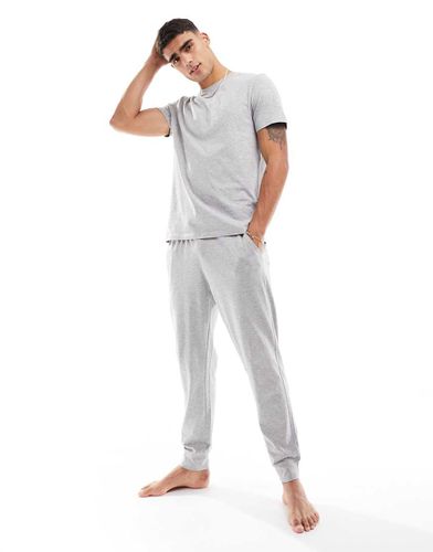 Ensemble de pyjama avec pantalon de jogging brodé - New Look - Modalova