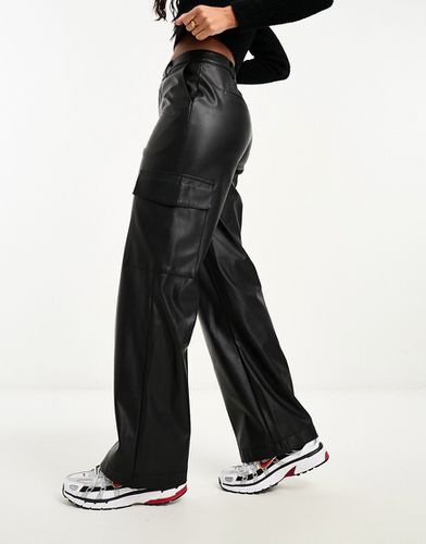 Pantalon cargo en similicuir - New Look - Modalova
