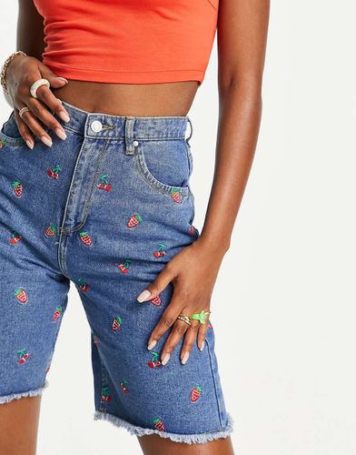 Short mom long à taille haute avec fruits brodés - Neon Rose - Modalova