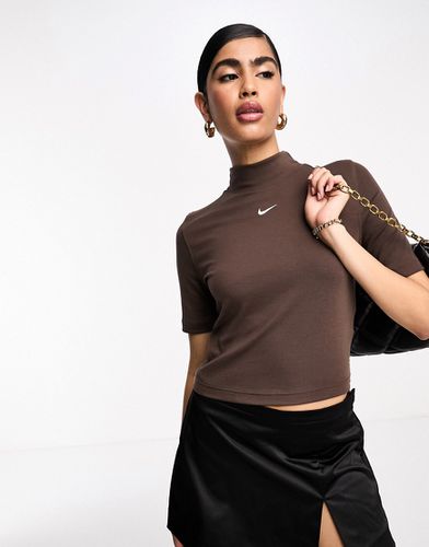 T-shirt côtelé à col montant et à petit logo virgule - Marron baroque - Nike - Modalova