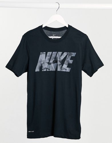 T-shirt à grand logo imprimé camouflage - Nike Training - Modalova