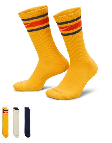 Plus - Everyday - Lot de 3 paires de chaussettes à logo rétro - Blanc, jaune et bleu marine - Nike Training - Modalova