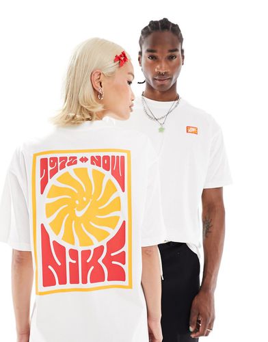 Festival - T-shirt avec imprimé au dos - Nike - Modalova