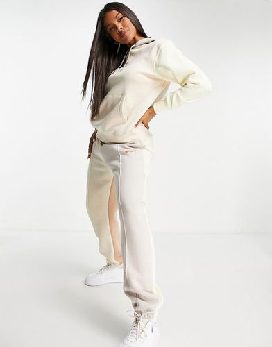 Pantalon de jogging effet color block à logo virgule métallisé - Crème et gris neutre - Nike - Modalova