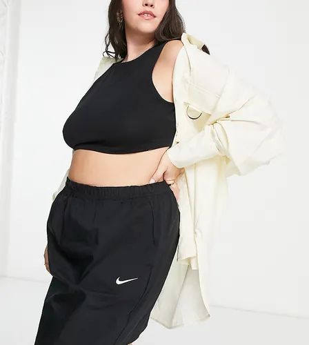 Plus - Essential - Jupe taille haute en tissu - Nike - Modalova