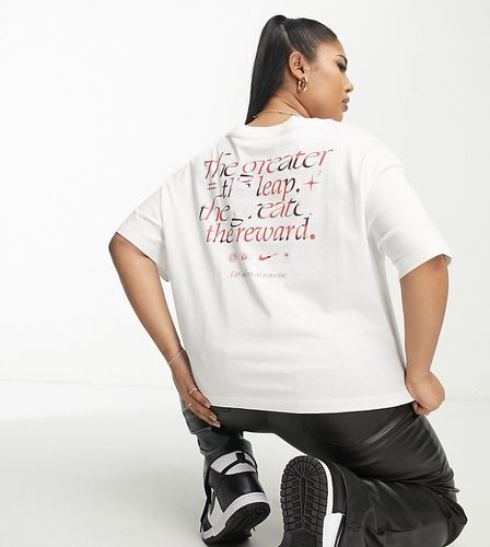 Plus - T-shirt coupe carrée imprimé au dos - Nike - Modalova