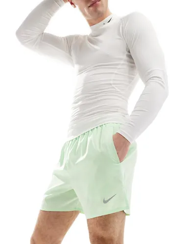 Challenger - Short 5 pouces en tissu Dri-FIT - Nike Running - Modalova