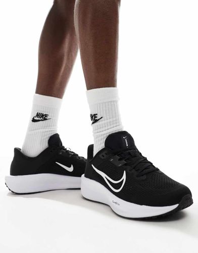 Quest 6 - Baskets - et blanc - Nike Running - Modalova