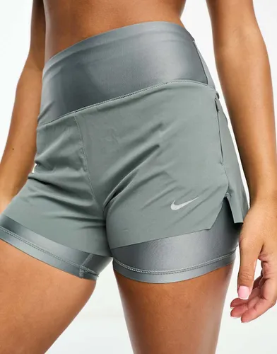 Short3 pouces 2 en 1 en tissu Dri-FIT - fumée - Nike Running - Modalova