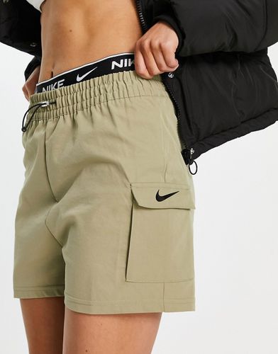 Short cargo à poches avec petit logo virgule - Olive neutre - Nike - Modalova